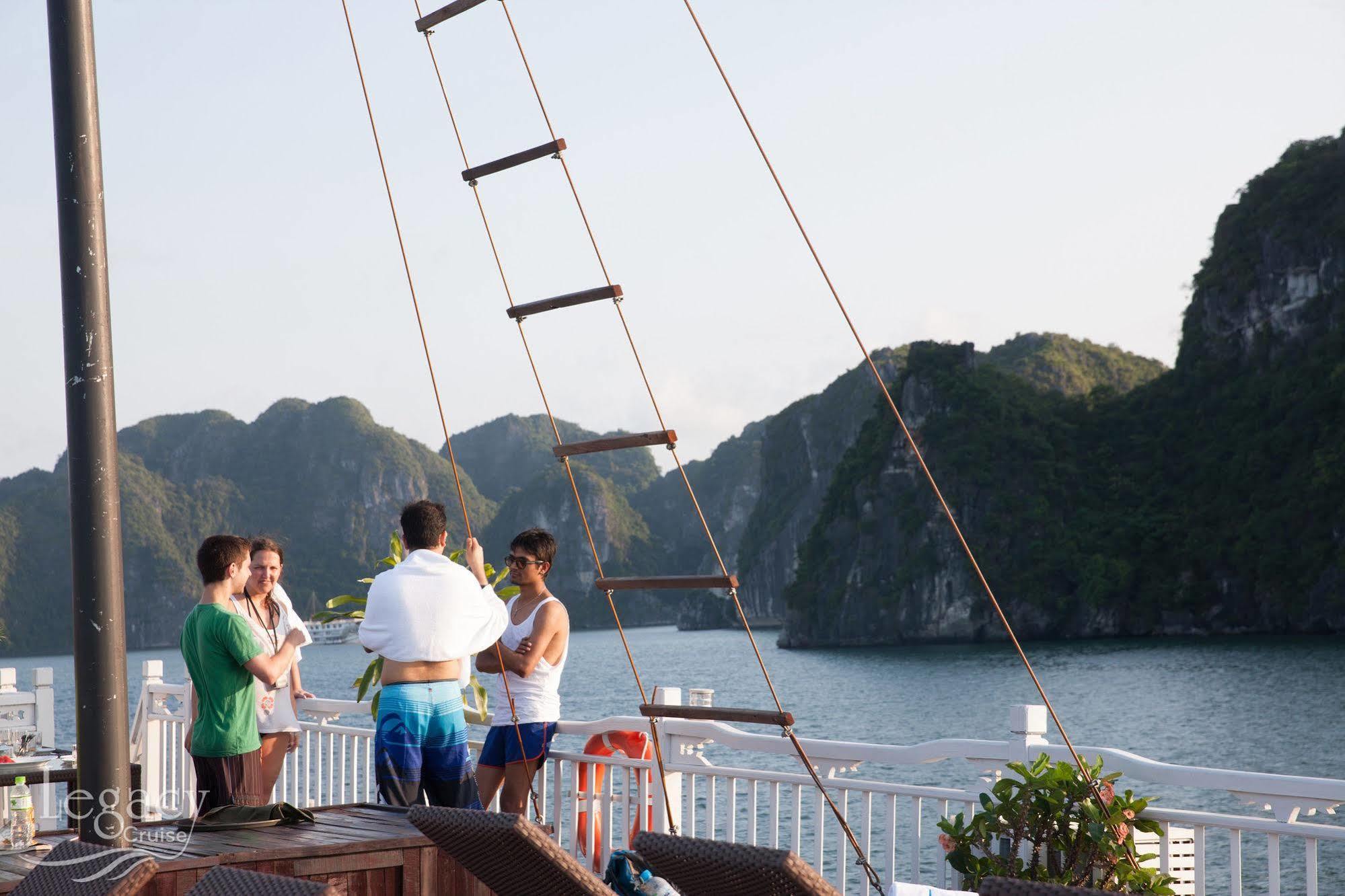 Hotel Legacy Cruise Ha Long Esterno foto