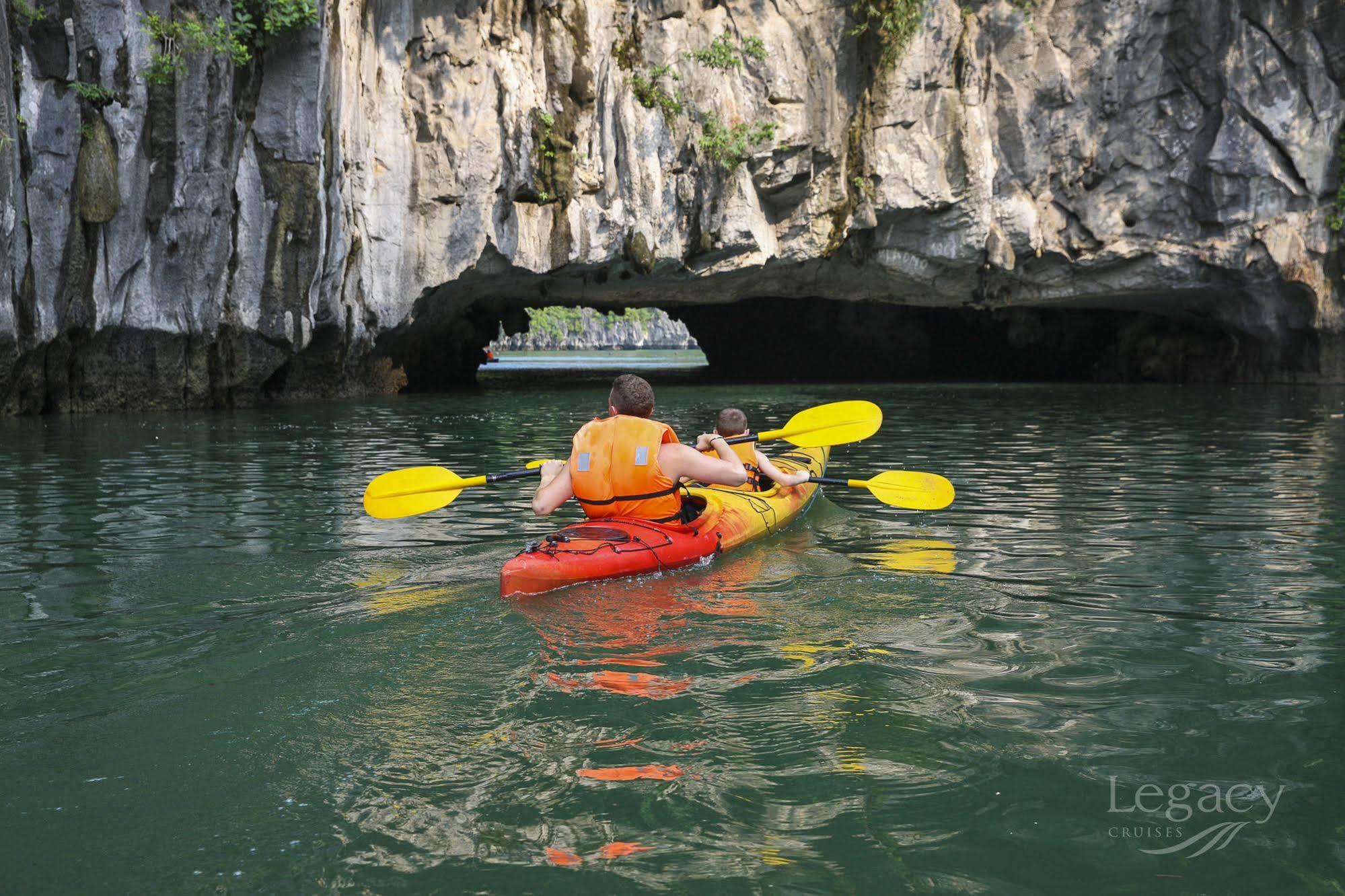 Hotel Legacy Cruise Ha Long Esterno foto