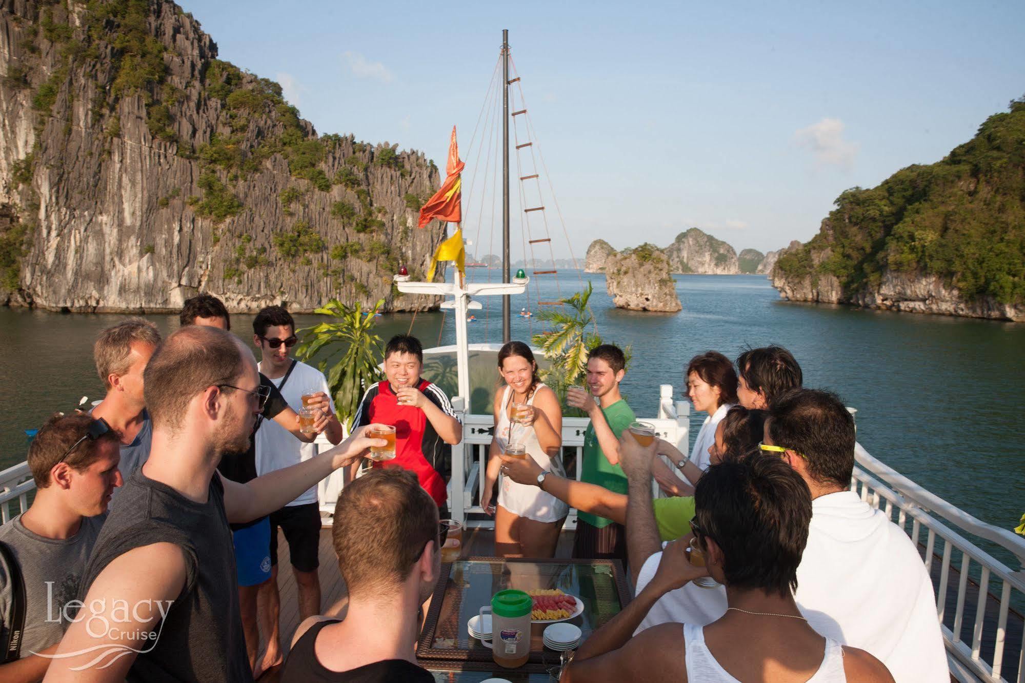 Hotel Legacy Cruise Ha Long Esterno foto