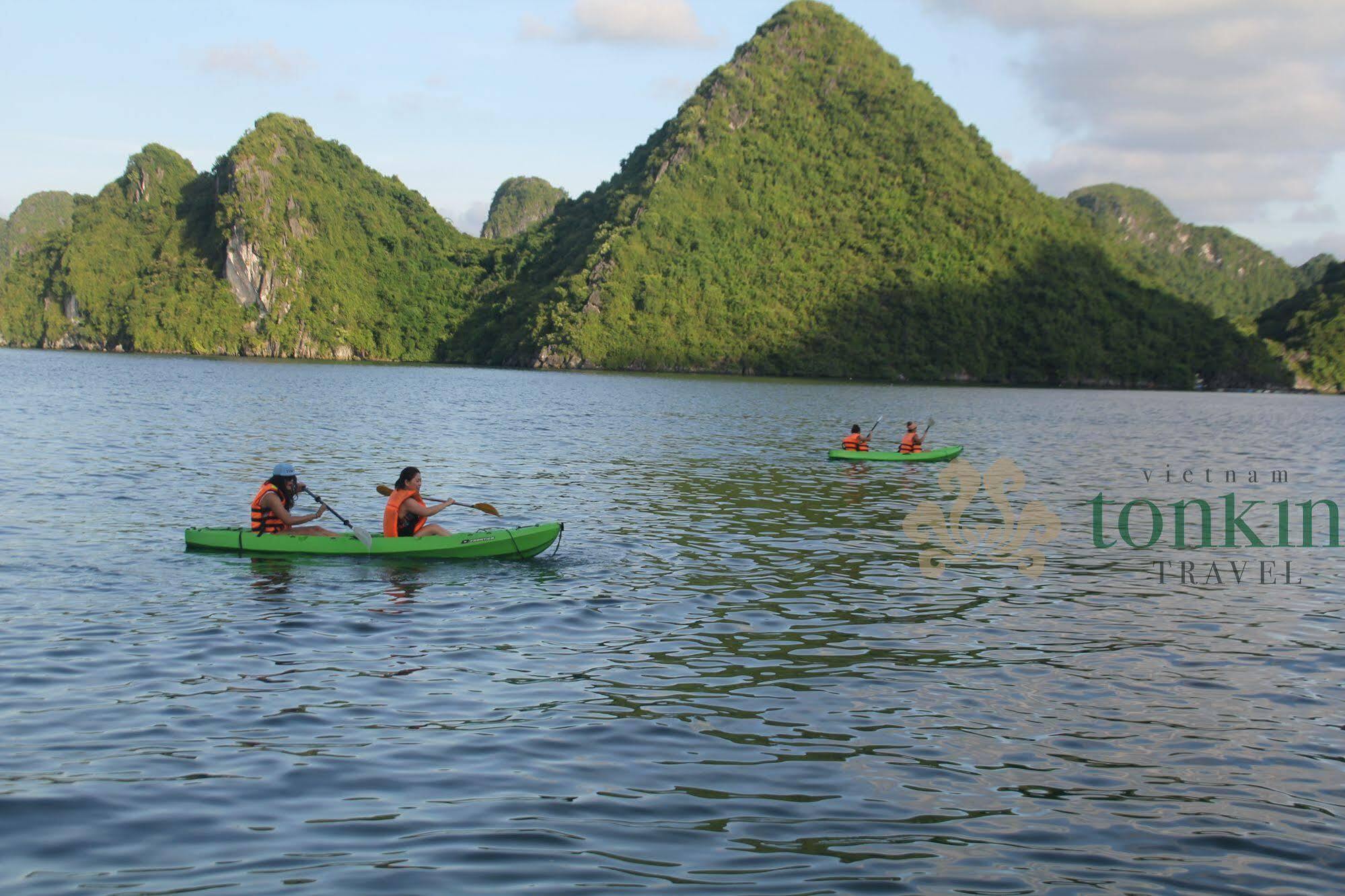 Hotel Legacy Cruise Ha Long Esterno foto